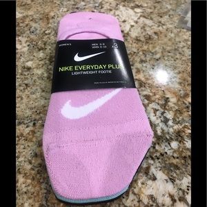 Nike new no show socks fits women size 9-11